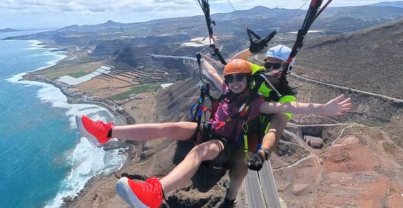 Gran Canaria: Paragliding Flight with Tapas & Pickup