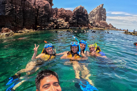 Espiritu Santo Island: Guided tour, lunch and snorkeling with sea lions Espiritu Santo Island: Guided tour, lunch, and snorkeling with sea lions
