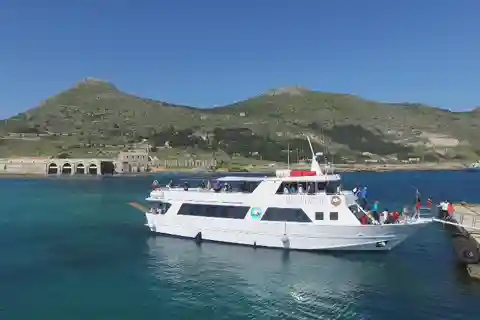 Da Trapani: Tour in barca di Favignana e Levanzo
