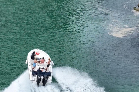 Rio de Janeiro: Boat Tour of Barra, Amores, and Islands Beaches Rio de Janeiro: Boat Tour along Barra Beach, Amores Beach, and the Islands