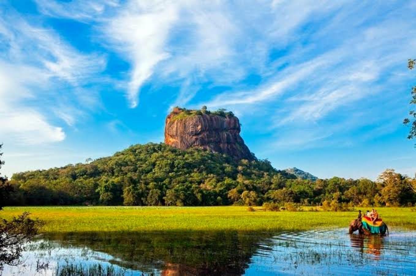 Minneriya-Nationalpark: Safari & Sigiriya-Löwenfelsen-Wanderung