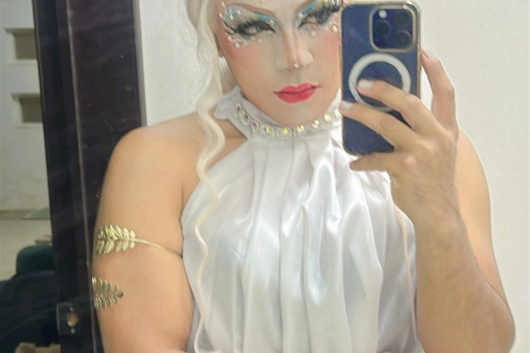 巴亚尔塔港变装皇后体验