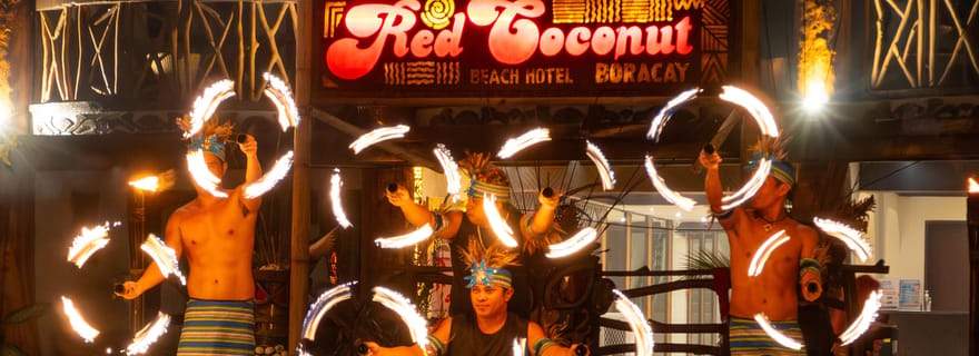 Boracay: Espetáculo de dança com fogo no Red Coconut Beach Hotel