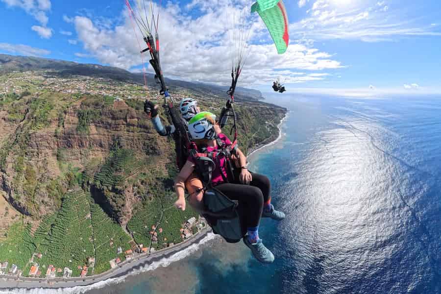 Madeira: Tandem-Paragliding-Flug. Foto: GetYourGuide
