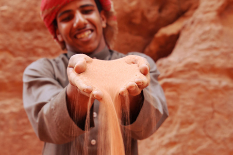 Deserto de Wadi Rum: Excursão de 1 dia em um jipe e almoço tradicional