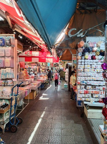 Bangkok: Sampeng Market Guided Tour biggest wholesale Market