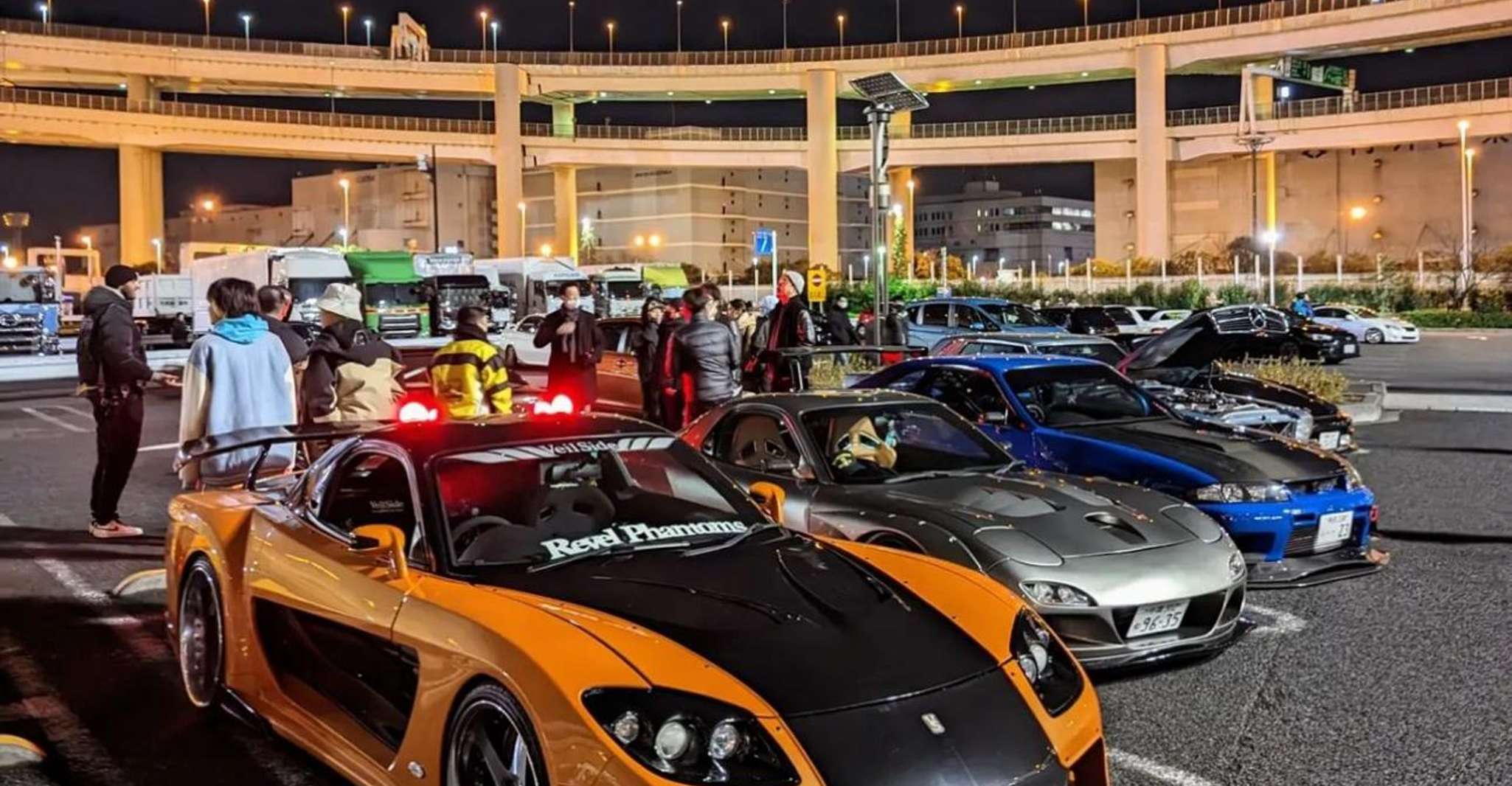 Tokyo, Daikoku Parking Tuning Scene Car Meetup - Housity