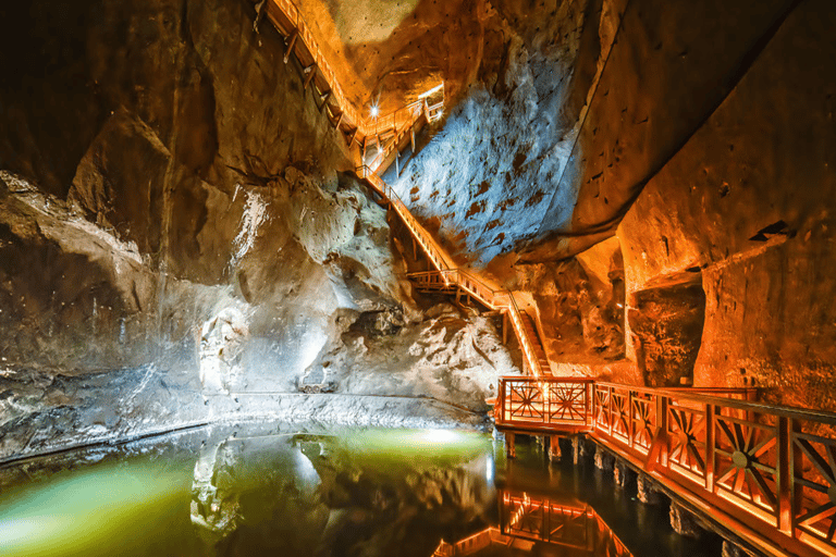 Cracovia: tour guidato delle miniere di sale con servizio di prelievo in hotelCracovia: tour guidato della miniera di sale con servizio di prelievo in hotel