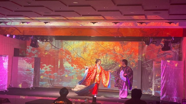 Tokyo: Traditional Story/Female Samurai Show with Drink