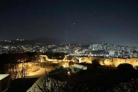 Seúl: Hanok, luces de la ciudad y palacio, tour de día y nochePunto de encuentro: Estación Hongik Univ. Salida n.º 8.