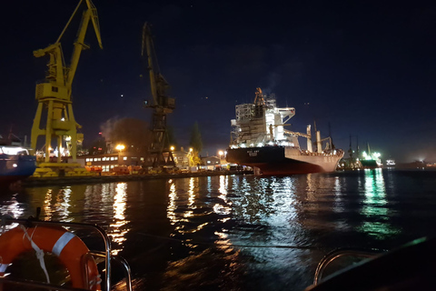 Gdansk: Cruzeiro panorâmico noturno em iate com ProseccoCruzeiro Noturno