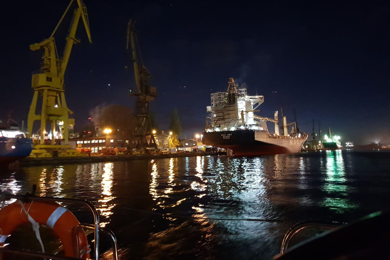 Gdansk: Cruzeiro panorâmico noturno em iate com ProseccoCruzeiro Noturno