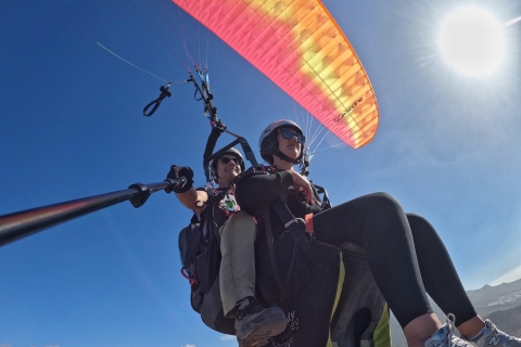 Gleitschirmflug mit einem spanischen Meister 2021/2022.Paragliding Tandemflug Teneriffa