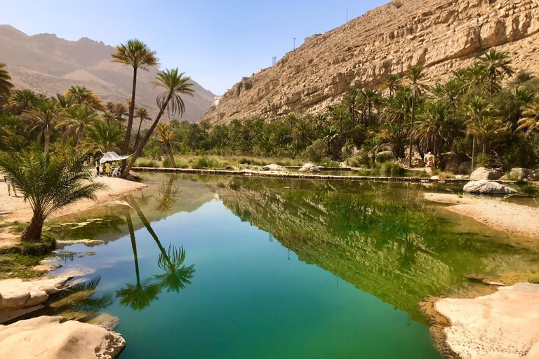 Muscat: Wahiba Desert &amp; Wadi Bani khalid Private Tour+Lunch