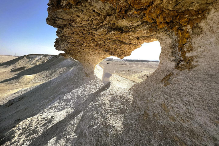 Doha: West of Qatar Tour mit Abholung und RückfahrtWest Of Qatar, Mushroom Rocks, Kamelrennen &amp; Richard Serra