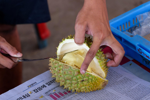 Kandy: Exotic Fruit Tasting & Tuk-Tuk Market Tour