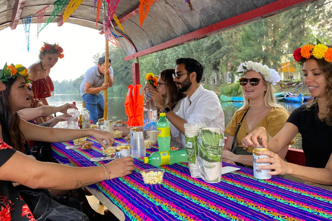 Xochimilco: Food and Trajinera Ride with Local Women