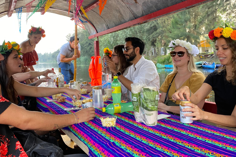 Xochimilco: Food and Trajinera Ride with Local Women