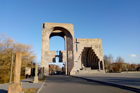 埃里温：埃奇米阿钦、赫里普西美、加扬和兹瓦尔特诺茨之旅Yerevan: Echmiadzin, Hripsime, Gayane &amp; Zvartnots Tour