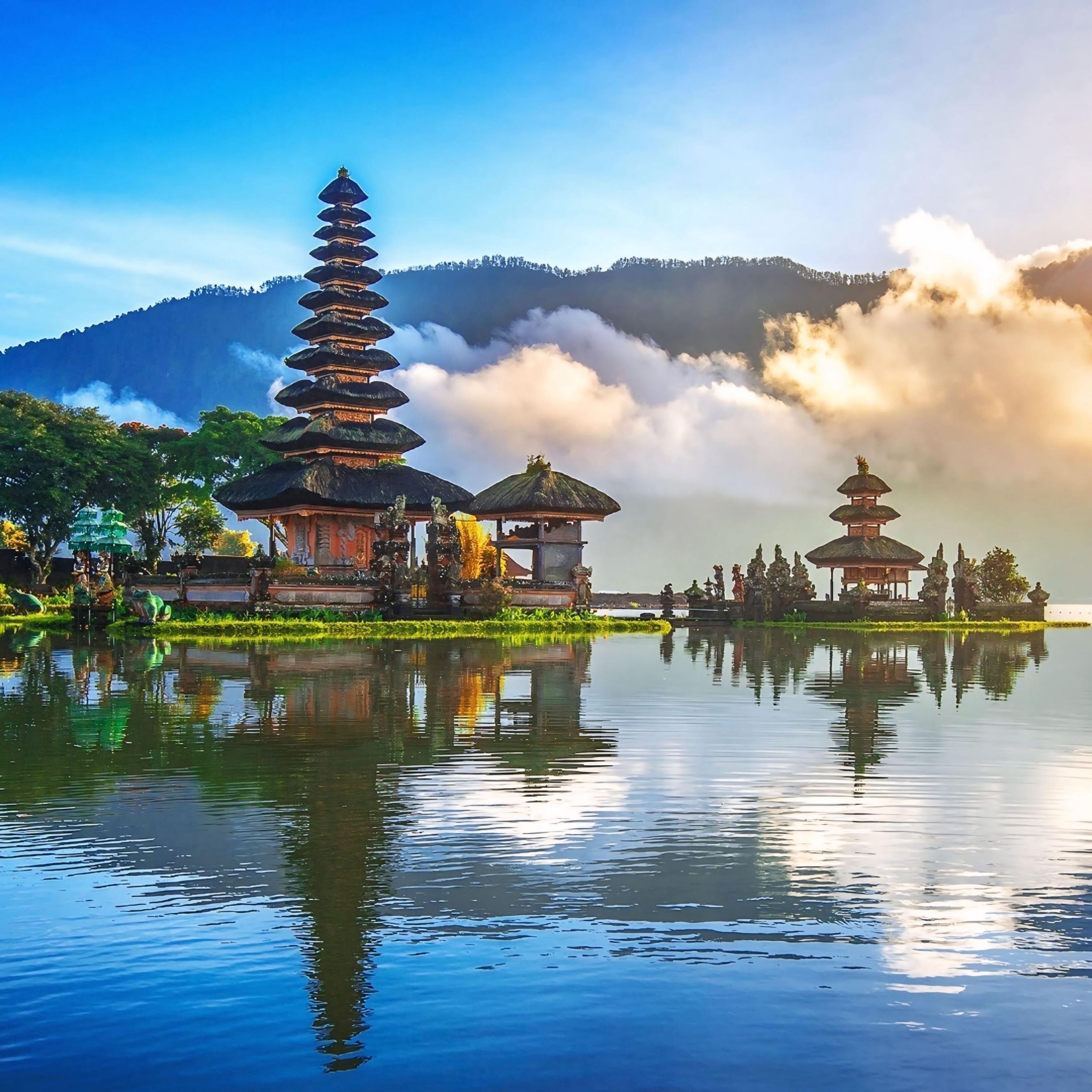North Bali: Ulun Danu, Waterfalls, Swing and Monkey Forest