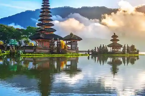 Północne Bali: Ulun Danu, wodospady, huśtawka i małpi las