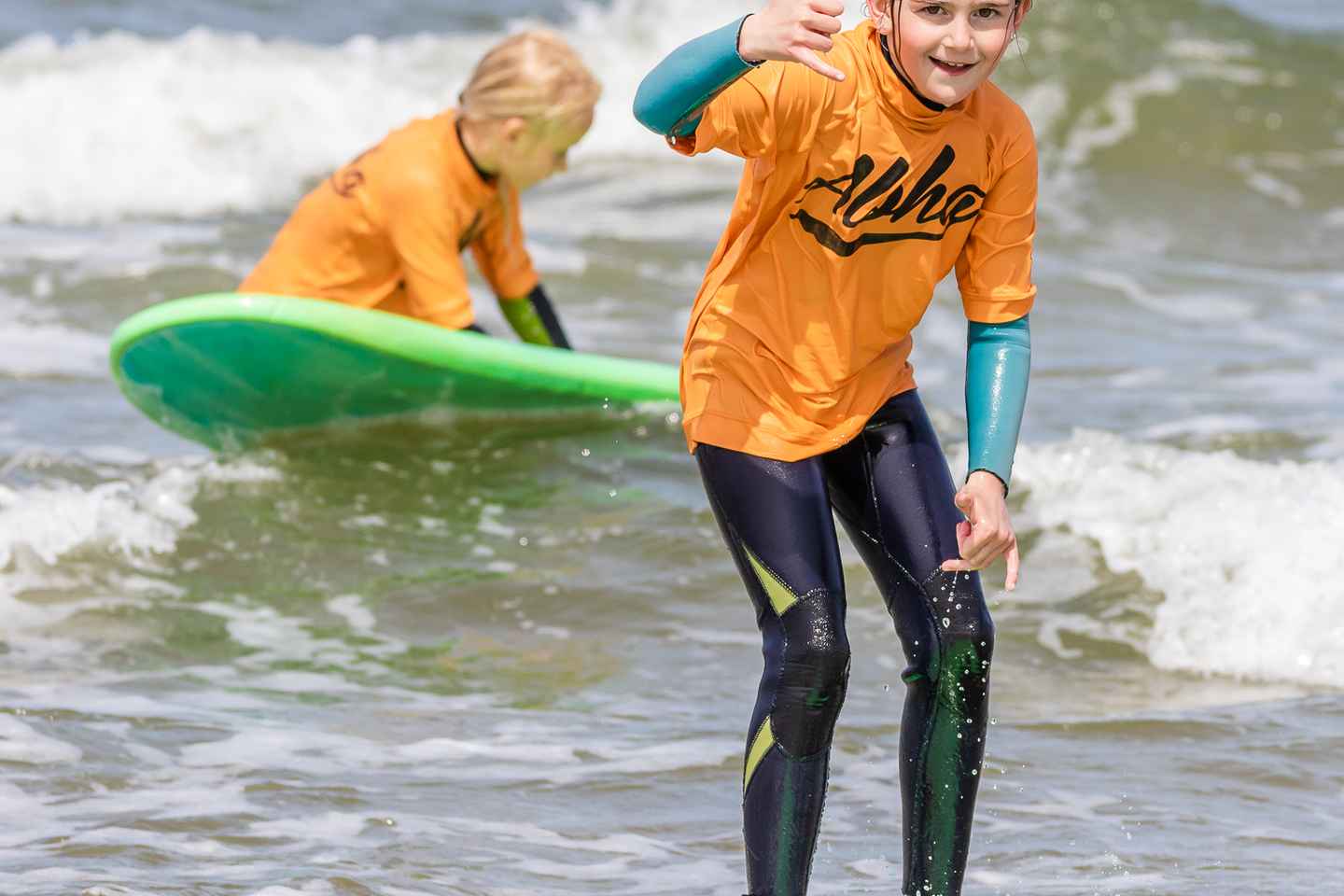 Scheveningen Beach: 1,5-Hour Surf Experience for kids