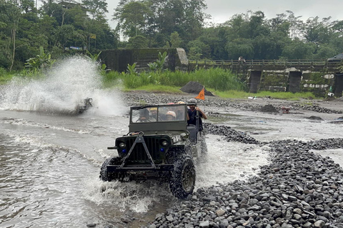 Yogyakarta: Passeio de jipe pelo Monte Merapi ao nascer do sol