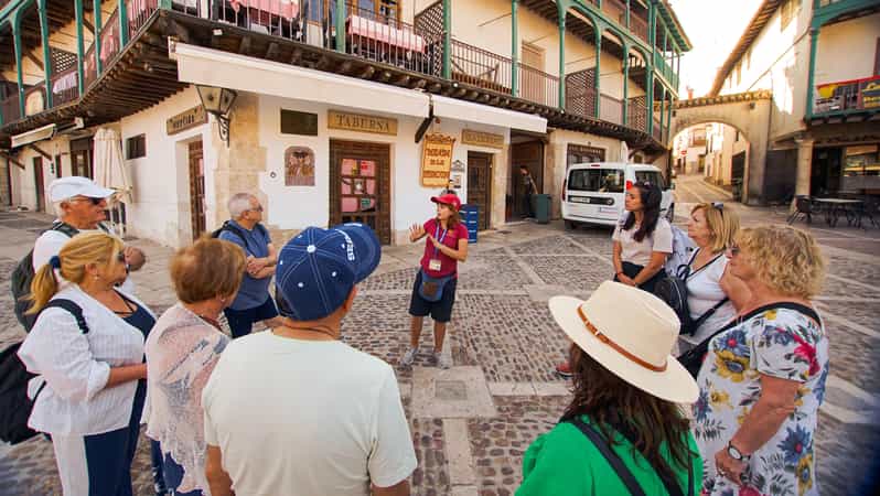 From Madrid: Guided Day Trip to Chinchon, Aranjuez & Toledo