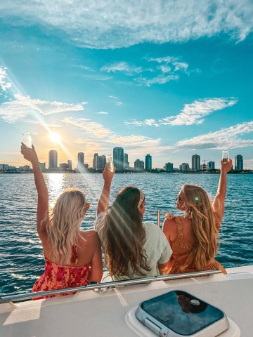 Visit Sunset Luxury Sail on Tampa Bay in St. Petersburg, Florida