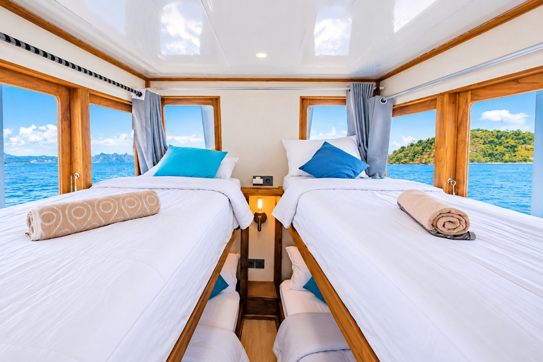 3D Komodo Sailing & Land Tour 12 Stops Single Bed & Hotel 3-Day Shared Cabin, Single Bed No Land Tour No Park Fee