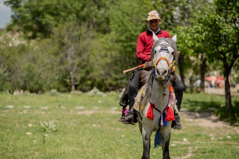 Stepantsminda: Alpine Valley Horseback Tour