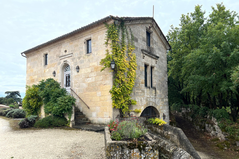 Visite exclusive des châteaux de Saint-Émilion avec dégustationsGroupe privé de 2 à 6 personnes.
