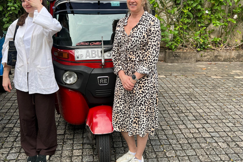 Colombo: Tuk-Tuk Tour with Tea Tasting