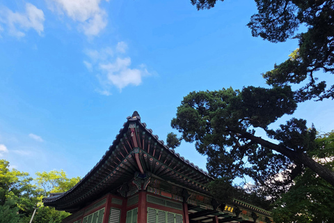 Seoul: Deoksugung Palace Night Tour with Guide