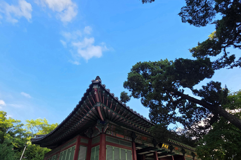 Seoul: Deoksugung Palace Night Tour with Guide