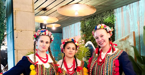 Kraków: Folk Show, and Traditional Dinner in the City Center