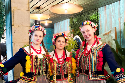 Kraków: Folk Show, and Traditional Dinner in the City Center