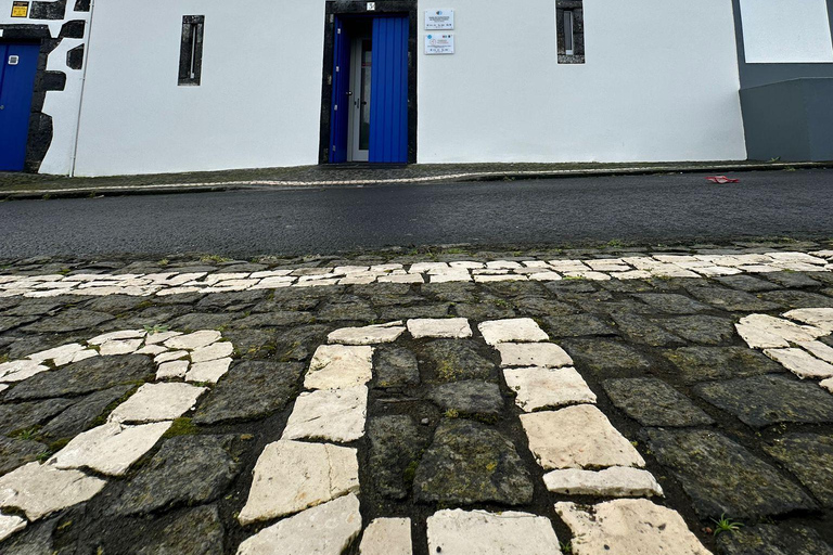 Capelas, Fenais da Luz, dégustations et expériences traditionnellesCapelas, Fenais da Luz, Dégustations et Expériences Traditionnelles