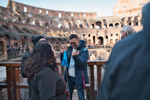 Rome: Colosseum Underground, Arena, Forum, and Hill Tour Spanish Tour