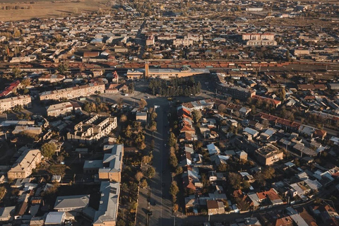 Ontdek Gyumri per trein, de stad van kunst en cultuur