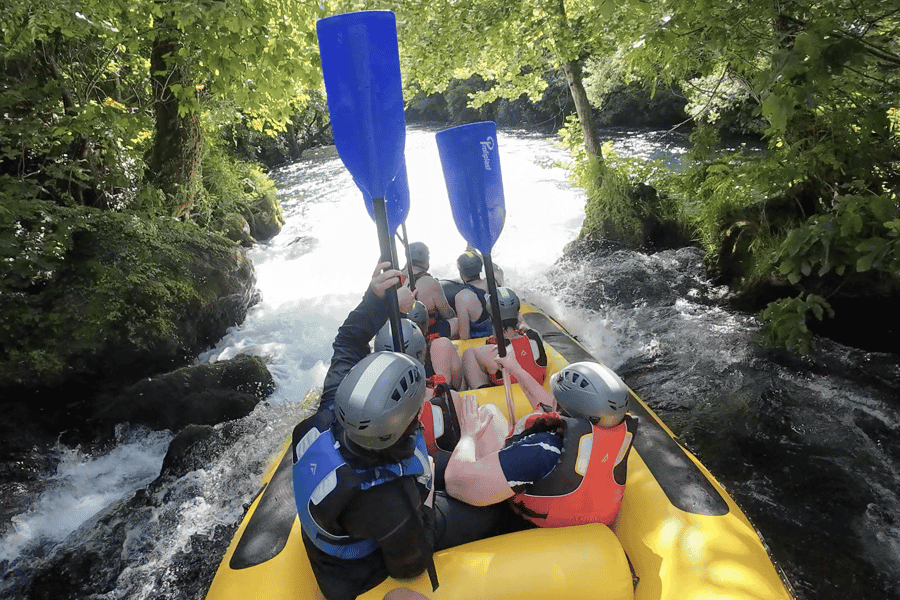 Omiš/Split: Rafting-Abenteuer auf dem Fluss Cetina & Klippenspringen. Foto: GetYourGuide Omiš/Split: Rafting-Abenteuer auf dem Fluss Cetina & Klippenspringen. Foto: GetYourGuide