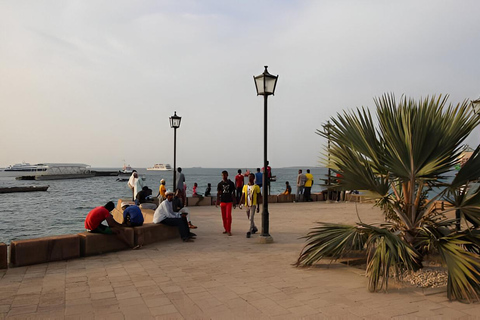 Sansibar: Tour durch Stone Town und Prison Island mit Sonnenuntergang