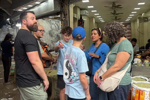 Templos, bazares y degustación en el casco antiguo de Delhi con guíaTemplos, bazares y comida en el casco antiguo de Delhi con una guía