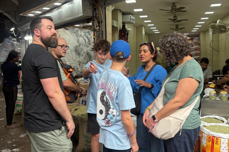 Templos, bazares y degustación en el casco antiguo de Delhi con guíaTemplos, bazares y comida en el casco antiguo de Delhi con una guía