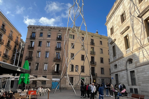 Barcelona Gothic WalkingTour: Roman Walls & Hidden Courtyard Small Group Tour