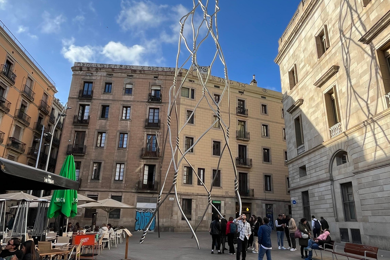 Barcelona Gothic WalkingTour: Roman Walls & Hidden Courtyard Small Group Tour