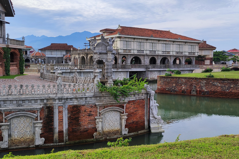 From Manila: Las Casas Filipinas de Acuzar Guided Day Trip