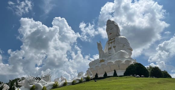 Chiang Mai: Tages-Tour zu den roten, weißen und blauen Tempeln von Chiang Rai
