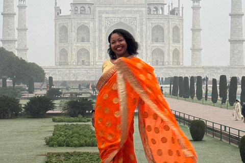 Alquila un sari o un pijama kurta para visitar y fotografiar el Taj Mahal