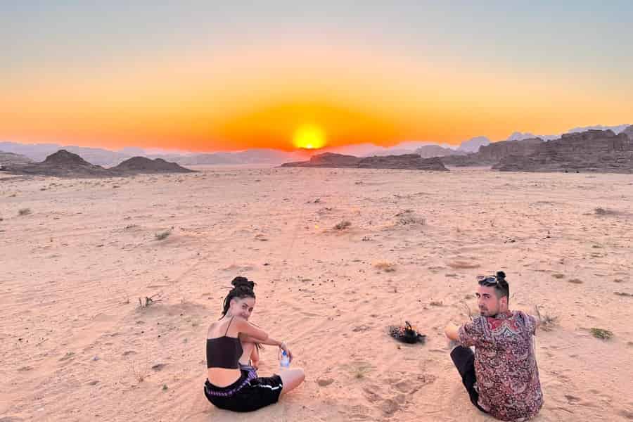 Tagestour im majestätischen Wadi Rum: Wadi-Rum-Jeep-Abenteuer. Foto: GetYourGuide Tagestour im majestätischen Wadi Rum: Wadi-Rum-Jeep-Abenteuer. Foto: GetYourGuide